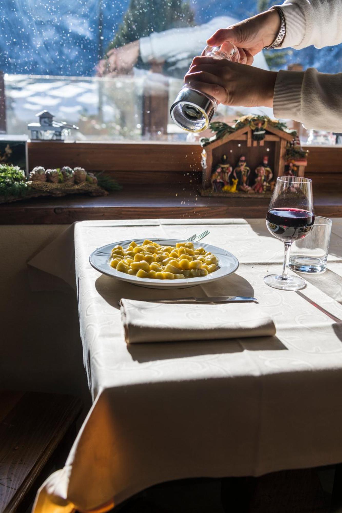 LA PLACETTE - Albergo diffuso e trattoria Usseaux Esterno foto